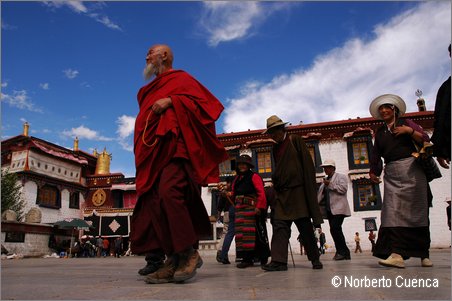 i_12_157_2005_08_tibet_2107_back_in_lhasa