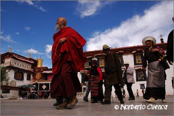 157_2005_08_tibet_2107_back_in_lhasa